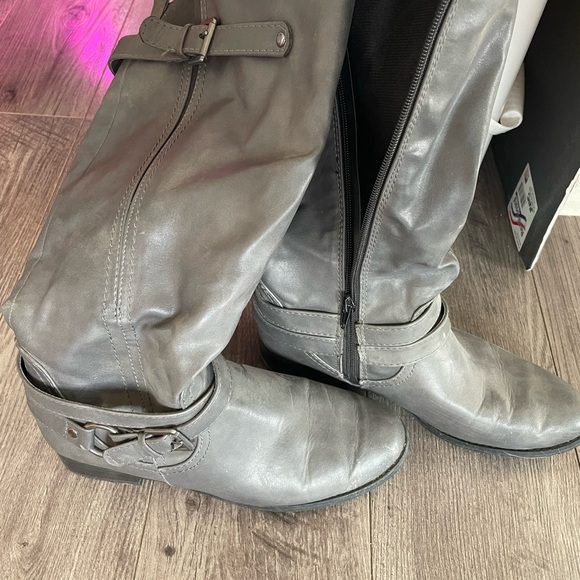 Grey Women’s boots from Call It Spring bearly worn - Picture 2 of 3